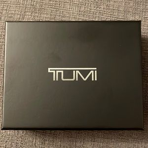TUMI small black leather wallet NWT in the box!!!